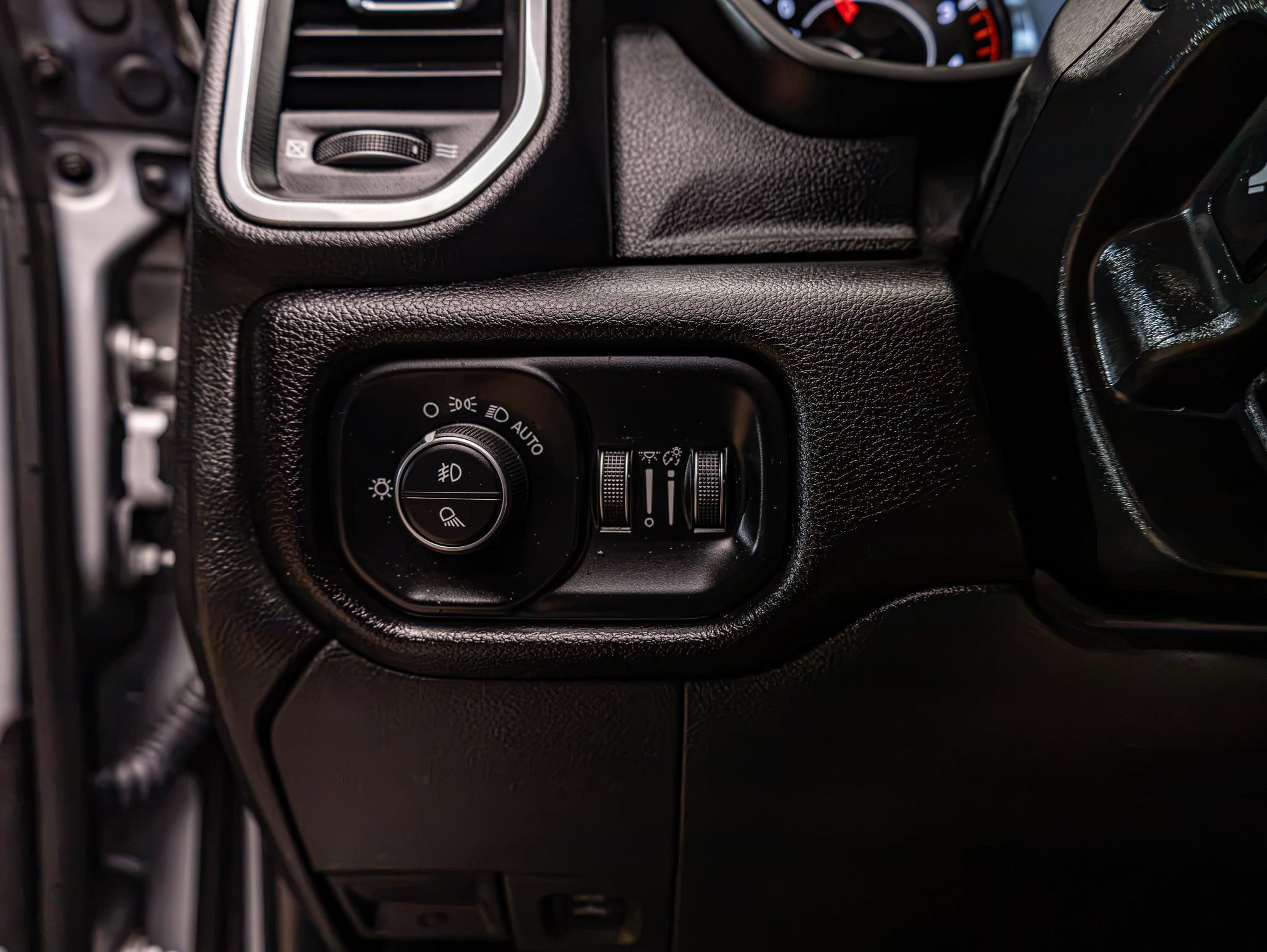 Used 2023 RAM 3500 Laramie AWD/4WD image 18
