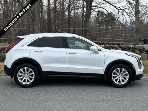 Used 2022 Cadillac XT4 Luxury w/ Cold Weather Package image 2