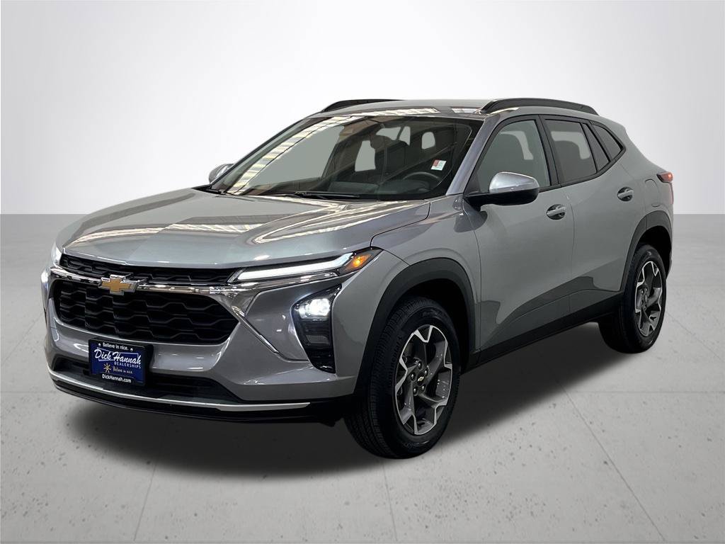 Certified 2025 Chevrolet Trax LT w/ LT Convenience Package FWD image 2