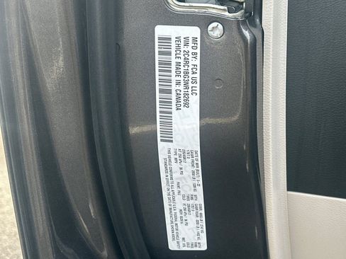 Used 2022 Chrysler Pacifica Touring-L image 57