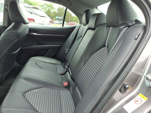 Used 2018 Toyota Camry SE FWD image 14