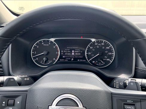 Used 2025 Nissan Rogue SV FWD image 21
