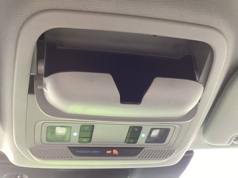 Used 2021 Ford Explorer XLT w/ Equipment Group 202A image 33