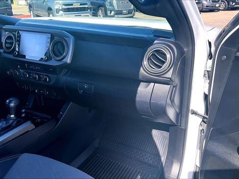 Used 2023 Toyota Tacoma TRD Off-Road w/ Technology Package AWD/4WD image 19