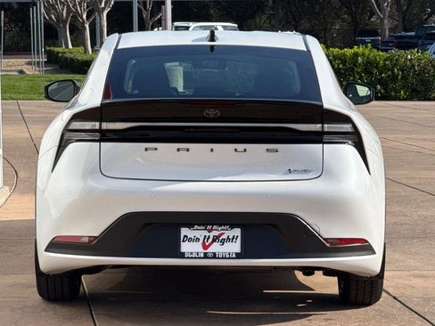 New 2026 Toyota Prius Plug-In Hybrid FWD image 5
