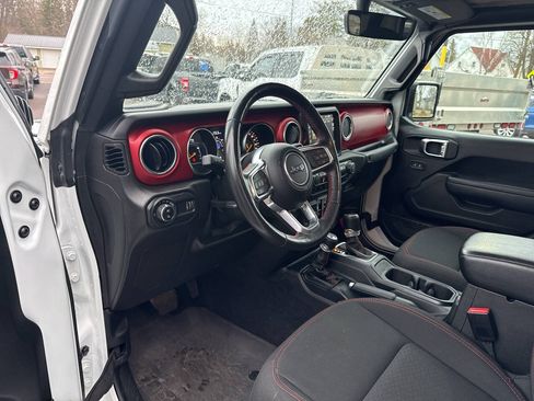 Used 2023 Jeep Gladiator Rubicon w/ Cold Weather Group AWD/4WD image 29