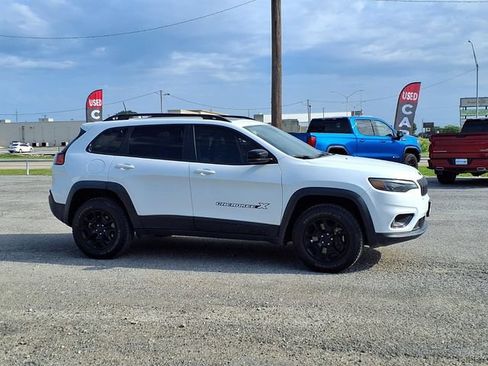 Used 2022 Jeep Cherokee Latitude w/ Sun & Sound Group AWD/4WD image 23
