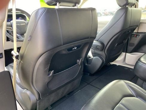 Used 2023 Chrysler Pacifica Touring-L image 28