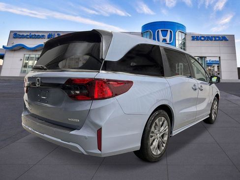 New 2026 Honda Odyssey Touring image 5