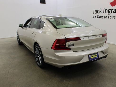 Used 2018 Volvo S90 T5 Momentum w/ Convenience Package image 3