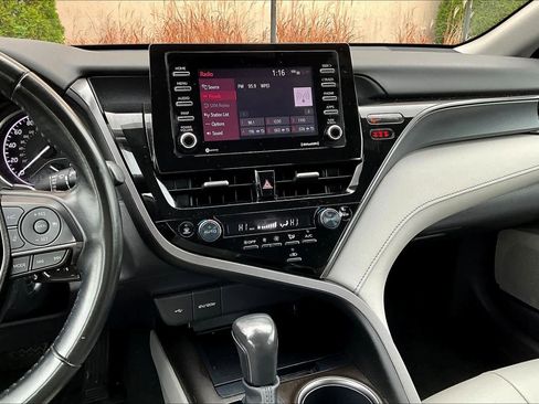 Used 2023 Toyota Camry SE image 6