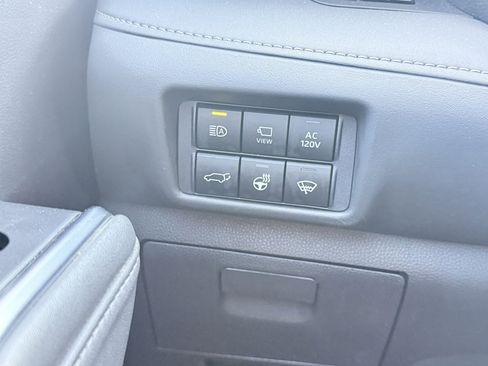 Used 2021 Toyota Highlander Limited image 12