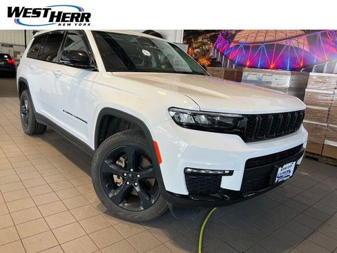 Used 2024 Jeep Grand Cherokee L Limited w/ Black Appearance Package AWD/4WD image 1