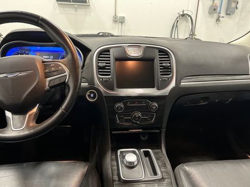 Used 2016 Chrysler 300 Limited image 11