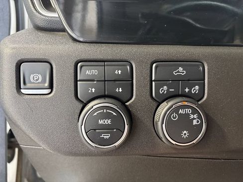 Used 2025 Chevrolet Silverado 1500 LT AWD/4WD image 14