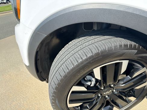 Used 2025 Kia Telluride SX w/ SX Captain's Chair Package FWD image 44