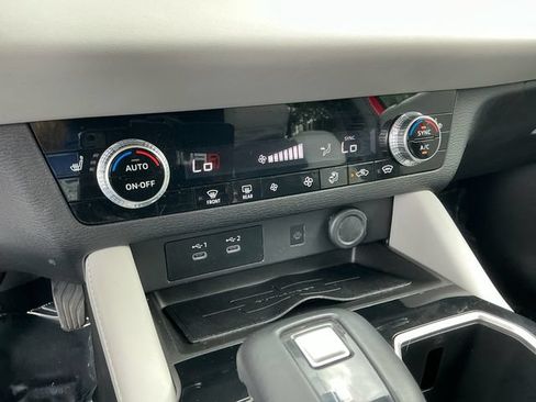 Used 2025 Mitsubishi Outlander SE AWD/4WD image 23