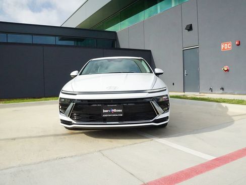 New 2026 Hyundai Sonata SEL FWD image 2