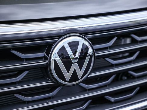 New 2026 Volkswagen Atlas Cross Sport SE image 18