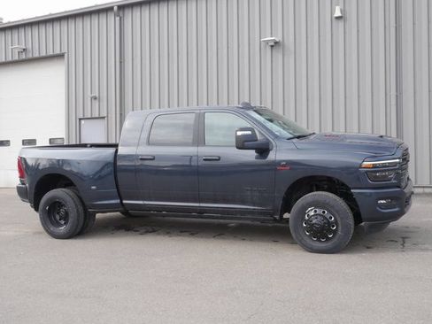 New 2026 RAM 3500 Laramie AWD/4WD image 10