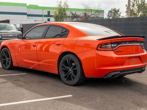 Used 2017 Dodge Charger SE w/ Blacktop Package RWD image 3