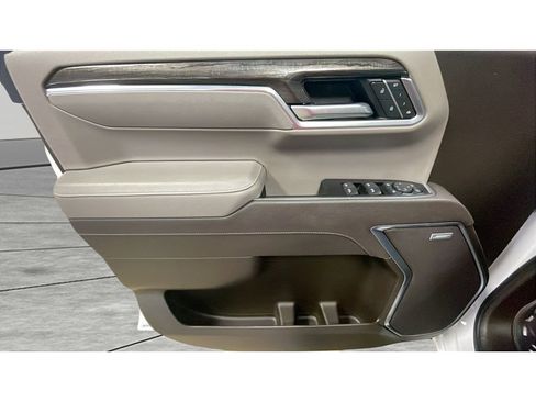 Used 2025 Chevrolet Silverado 1500 LTZ image 10