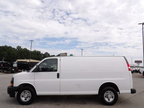 Used 2022 Chevrolet Express 2500 w/ Driver Convenience Package RWD image 57