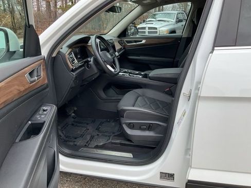 Used 2024 Volkswagen Atlas SE image 13