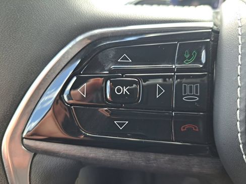 Used 2023 Jeep Grand Cherokee Overland w/ Luxury Tech Group IV AWD/4WD image 18