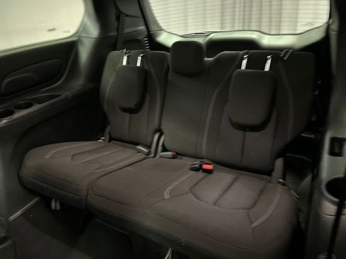 Used 2023 Chrysler Pacifica Touring image 24