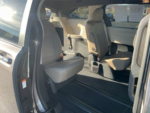 Used 2024 Toyota Sienna XLE image 25