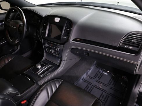 Used 2023 Chrysler 300 C RWD image 30