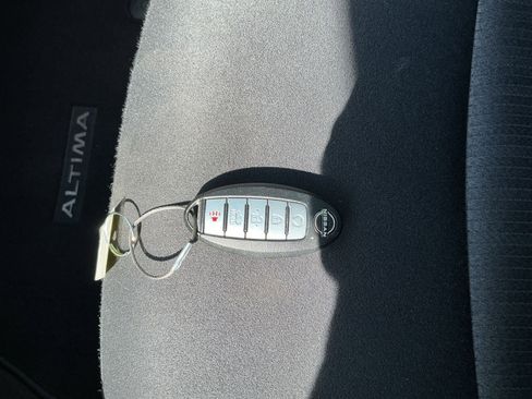 Used 2025 Nissan Altima 2.5 SV FWD image 18