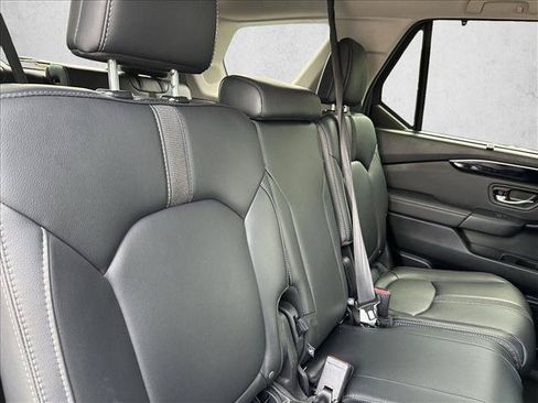 Used 2024 Honda Pilot Touring image 23