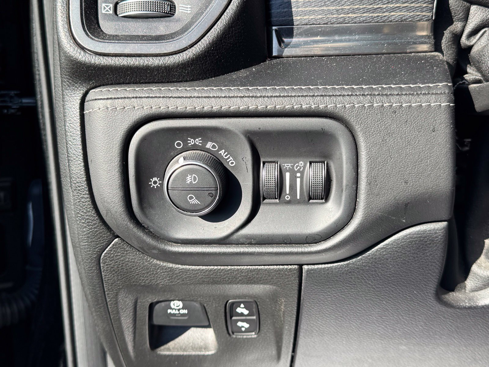 Used 2019 RAM 1500 Limited AWD/4WD image 17