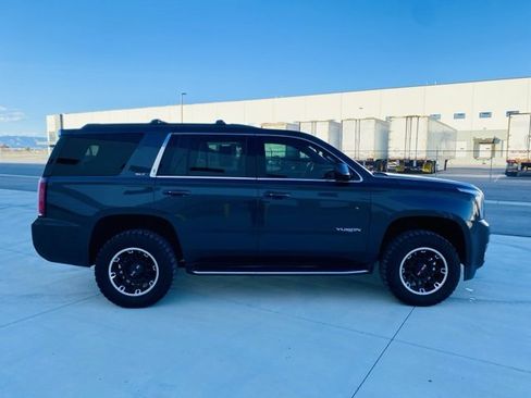 Used 2017 GMC Yukon SLT image 4