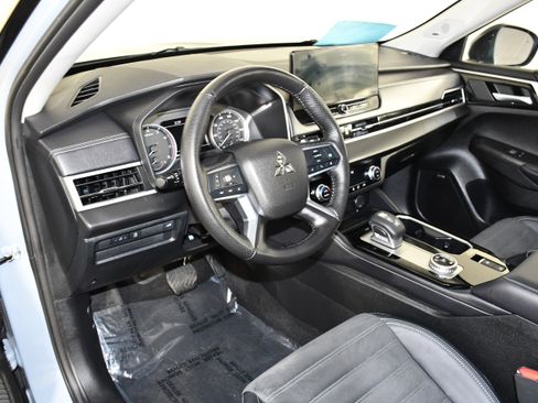 Used 2026 Mitsubishi Outlander AWD image 38