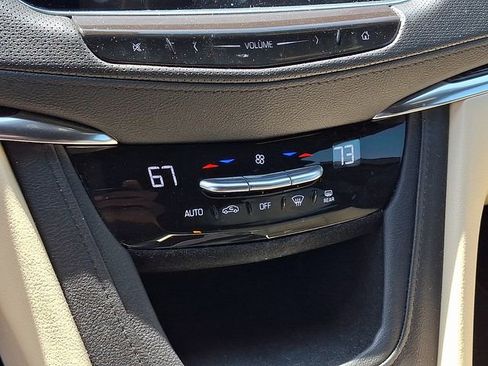 Used 2019 Cadillac XT5 FWD image 11