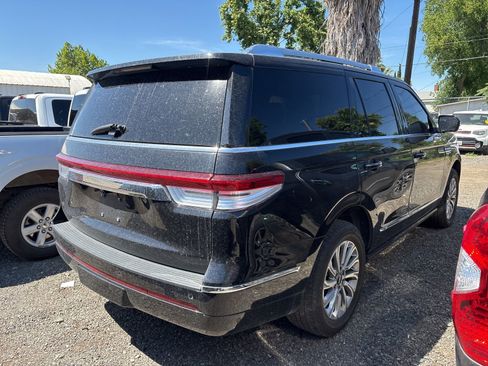 Used 2023 Lincoln Navigator 4WD image 4