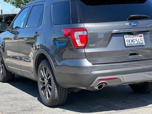 Used 2017 Ford Explorer XLT w/ Equipment Group 202A FWD image 5
