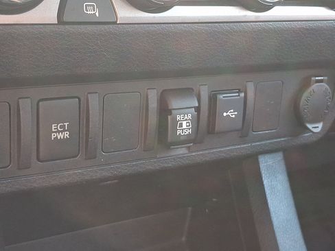 Used 2021 Toyota Tacoma SR5 AWD/4WD image 24