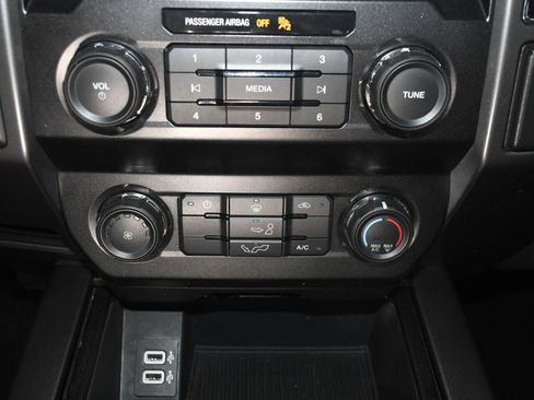 Used 2019 Ford F150 XLT image 36