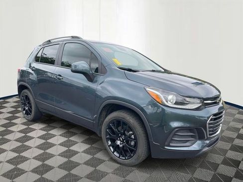Used 2022 Chevrolet Trax LT w/ Driver Confidence Package AWD/4WD image 3