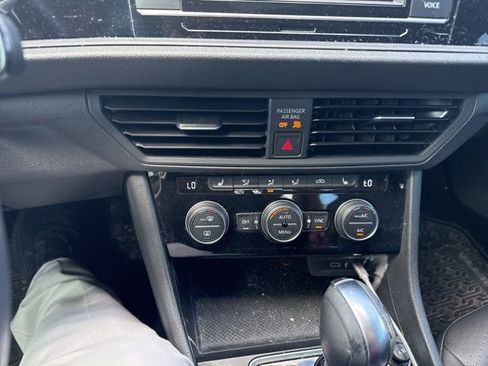 Used 2020 Volkswagen Jetta SE image 22