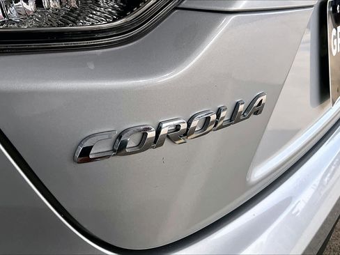 Used 2025 Toyota Corolla LE image 31