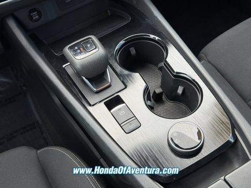 Used 2024 Nissan Rogue S AWD/4WD image 18