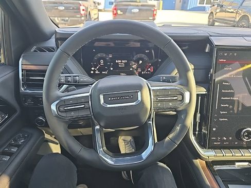 Used 2025 GMC Yukon Denali w/ Sun & Power Step Package image 21