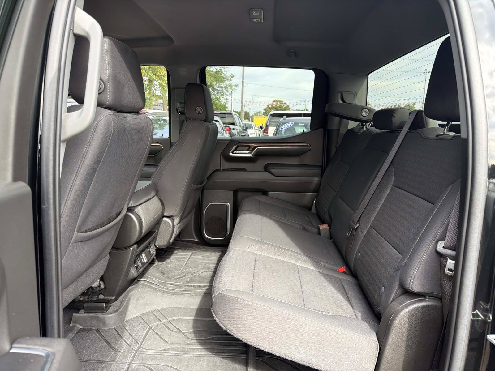Used 2023 Chevrolet Silverado 1500 LT AWD/4WD image 14
