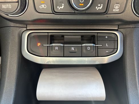 Used 2023 GMC Acadia SLE w/ Elevation Edition FWD image 22