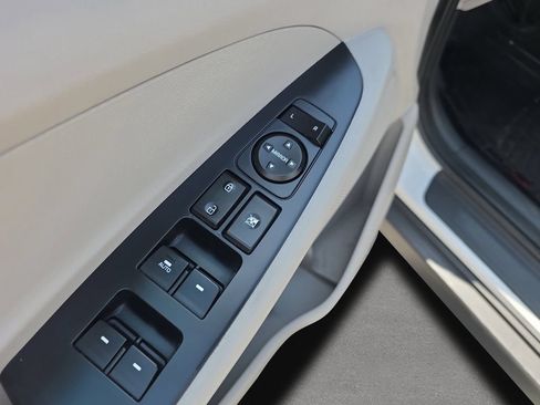 Used 2019 Hyundai Tucson Value FWD image 18